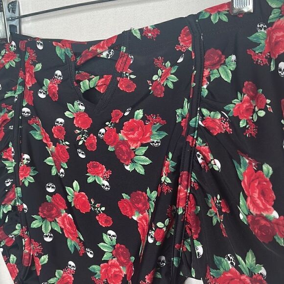 Hot Topic Roses & Skull Ruched High Waisted Swim Bottoms. Size 3 (3X). - Picture 8 of 12